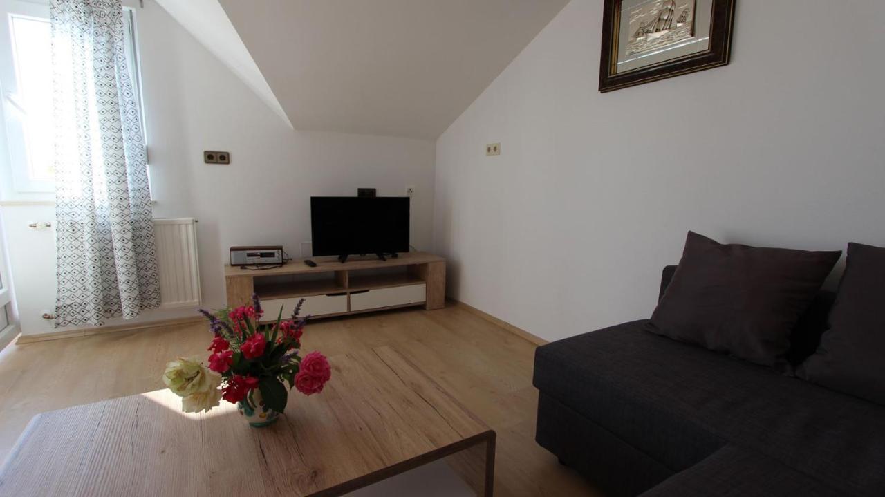 Apartments Marijana Srsici ภายนอก รูปภาพ
